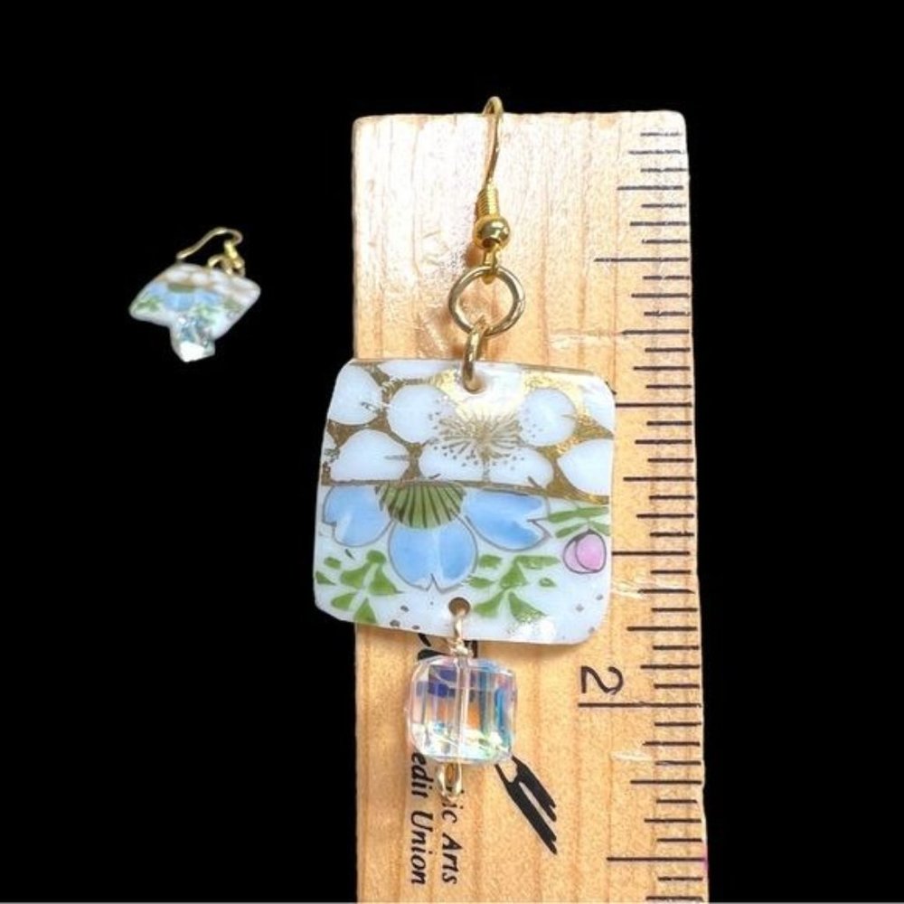 Broken China Artisan Pendant from a Vint English Fine China Cup & Crystal Dangle - Picture 11 of 17